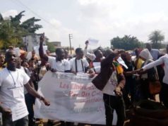 Derniรจre minute: les รtudiants de Sonfonia dans les rues pour dรฉnoncer la hausse des frais dโinscription.