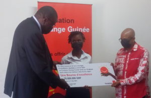 Guinée/Éducation 2020: les lauréats du BEPC ont reçus une bourse de 70 millions par la Fondation Orange