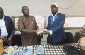 Guinée/Éducation: Innovent Groupe Services offre 1000 tenues Scolaires aux Élèves