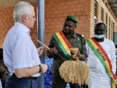 รducation/Faranah: Inauguration dune รcole par lโAmbassadeur de l’Allemagne ร Santiguia